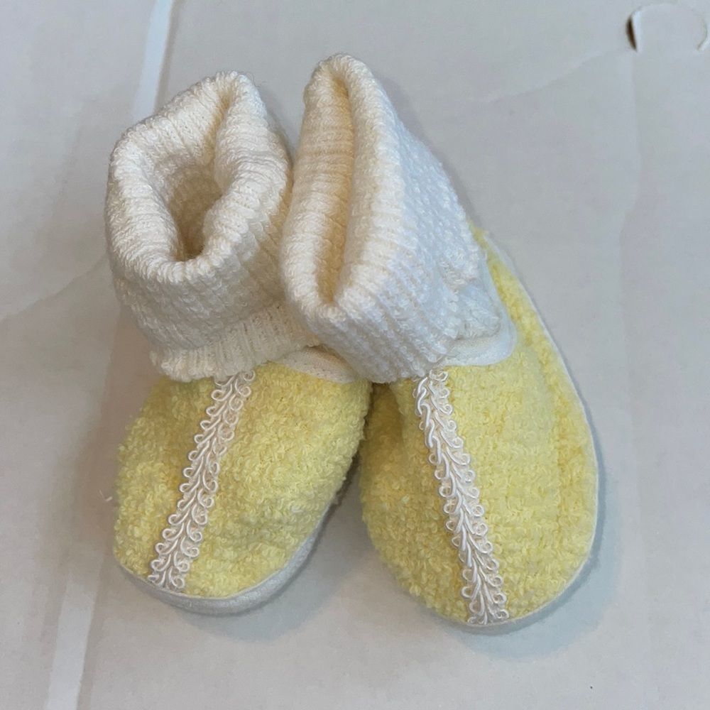 Vtg white & yellow‎ terry cloth slipper socks for baby